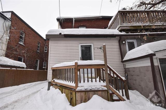 79 Stewart Street, Townhouse with 7 bedrooms, 3 bathrooms and 1 parking in Ottawa ON | Image 3
