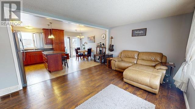 9623 98 Street, House detached with 5 bedrooms, 3 bathrooms and null parking in Taylor BC | Image 4