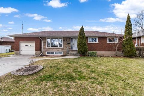 main level - 1 Champa Drive, House detached with 3 bedrooms, 1 bathrooms and 6 parking in St. Catharines ON | Card Image
