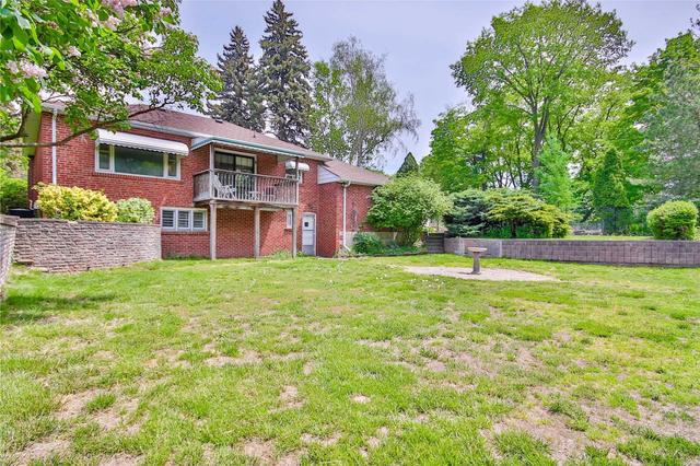 3 Faircrest Circ, House detached with 3 bedrooms, 2 bathrooms and 6 parking in Toronto ON | Image 35