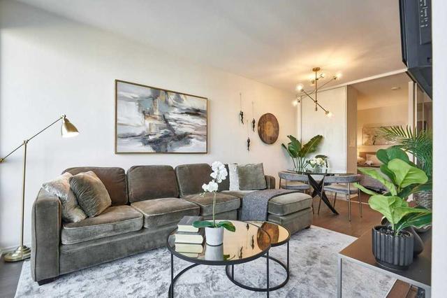 4401 - 70 Temperance St, Condo with 2 bedrooms, 2 bathrooms and 0 parking in Toronto ON | Image 3