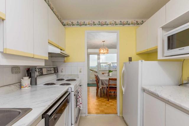 2308 - 360 Ridelle Ave, Condo with 3 bedrooms, 2 bathrooms and 1 parking in Toronto ON | Image 4