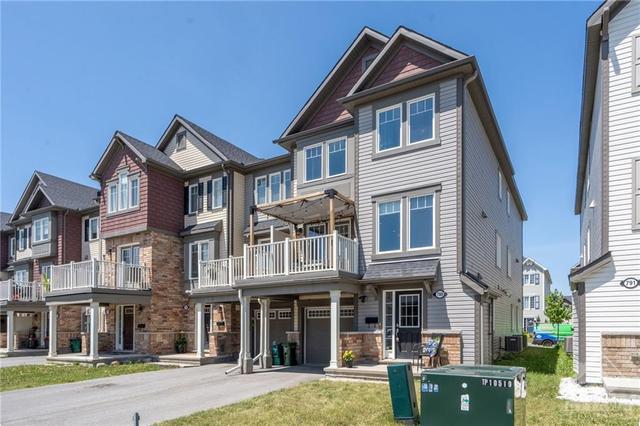789 Mayfly Crescent, Townhouse with 2 bedrooms, 2 bathrooms and 3 parking in Ottawa ON | Image 2