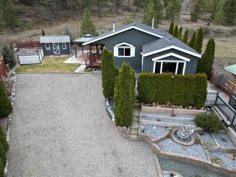 522 Border Place, House detached with 2 bedrooms, 1 bathrooms and null parking in Midway BC | Card Image