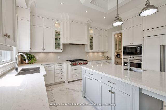 179 Lord Seaton Rd, House detached with 5 bedrooms, 8 bathrooms and 4 parking in Toronto ON | Image 2