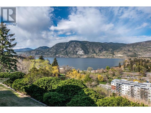 105 Spruce Road, House detached with 4 bedrooms, 3 bathrooms and null parking in Penticton BC | Image 16