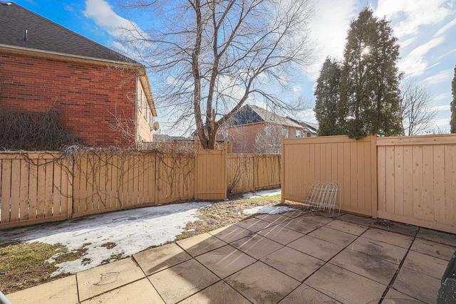 102 Leah Cres, Townhouse with 3 bedrooms, 4 bathrooms and 4 parking in Vaughan ON | Image 37