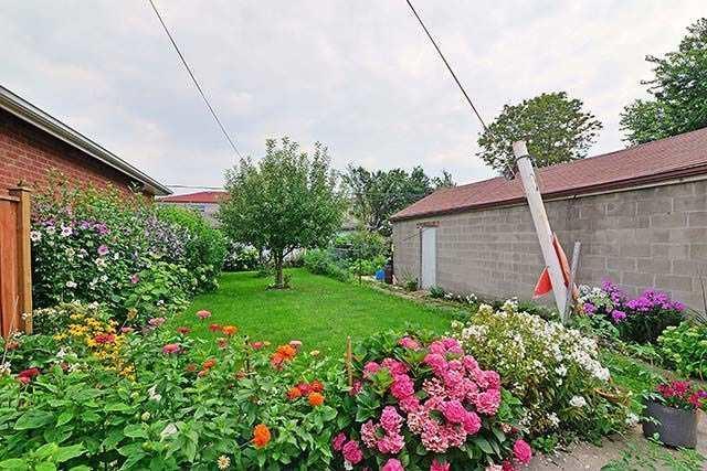 109 Commonwealth Ave, House detached with 3 bedrooms, 2 bathrooms and 4 parking in Toronto ON | Image 3