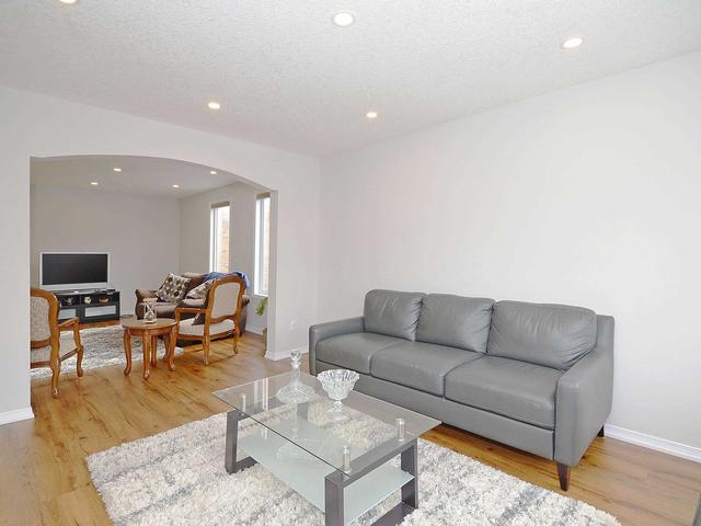 11 Gosling Gdns, House detached with 4 bedrooms, 4 bathrooms and 4 parking in Guelph ON | Image 4