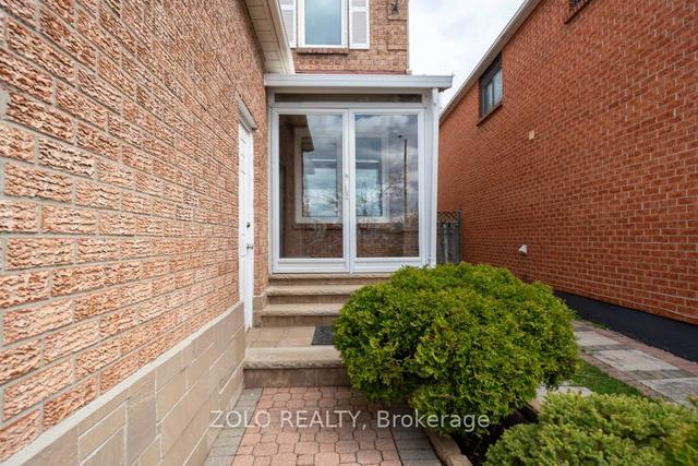 124 Macedonia Cres, House detached with 3 bedrooms, 3 bathrooms and 4 parking in Mississauga ON | Image 12