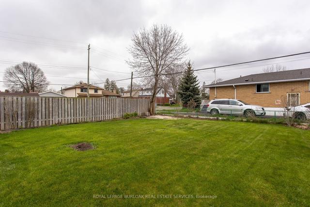 116 Sunrise Dr, House detached with 3 bedrooms, 2 bathrooms and 4 parking in Hamilton ON | Image 2