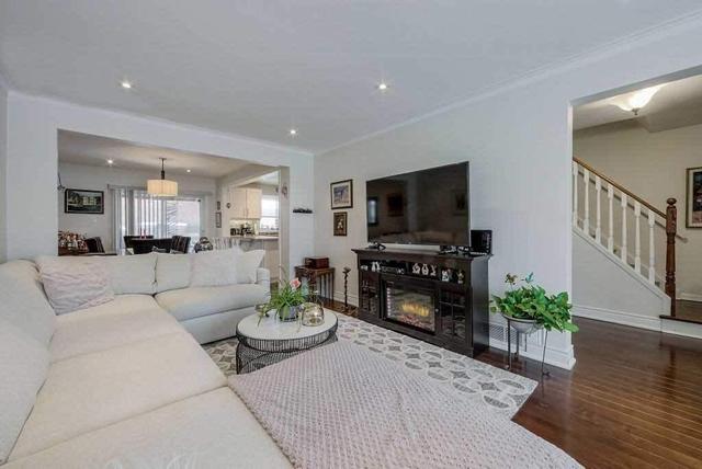 3 Beethoven Crt, House semidetached with 3 bedrooms, 4 bathrooms and 2 parking in Toronto ON | Image 32