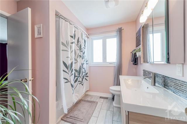 6709 Tooney Drive, House detached with 3 bedrooms, 2 bathrooms and 3 parking in Ottawa ON | Image 22