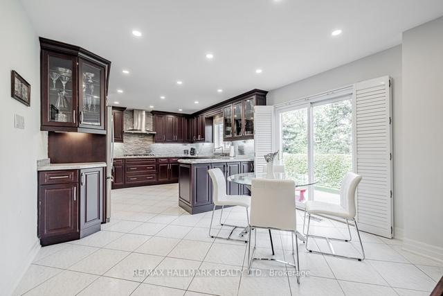 62 Pickett Cres, House detached with 4 bedrooms, 3 bathrooms and 4 parking in Richmond Hill ON | Image 6