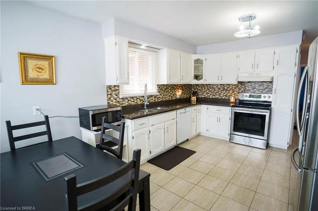45 Buckingham Street, House detached with 2 bedrooms, 1 bathrooms and 6 parking in Brantford ON | Image 7