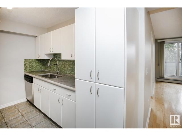 303 - 10303 105 St Nw, Condo with 2 bedrooms, 1 bathrooms and null parking in Edmonton AB | Image 6