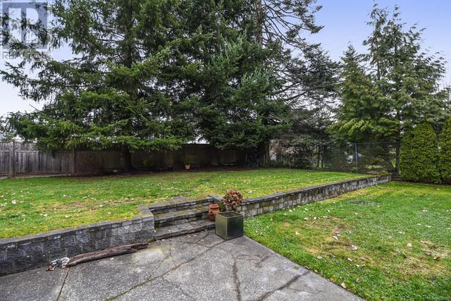 2660 Stewart Ave, House detached with 5 bedrooms, 2 bathrooms and 4 parking in Courtenay BC | Image 4