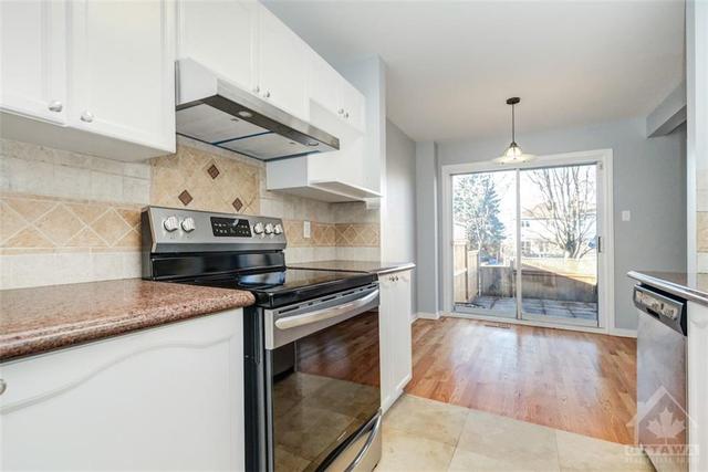 16 Southport Drive, Townhouse with 3 bedrooms, 3 bathrooms and 3 parking in Ottawa ON | Image 8