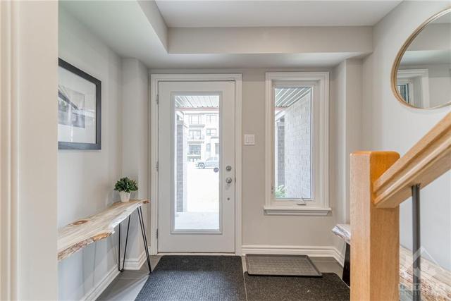 595 Compass Street, Townhouse with 2 bedrooms, 2 bathrooms and 3 parking in Ottawa ON | Image 4