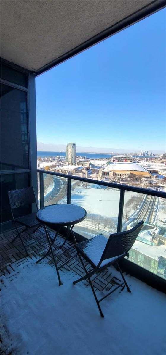 2412 - 219 Fort York Blvd, Condo with 1 bedrooms, 2 bathrooms and 1 parking in Toronto ON | Image 4