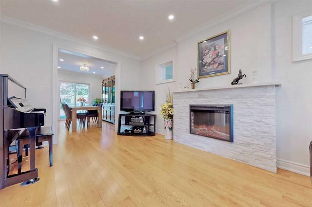 556 Davisville Ave, House detached with 3 bedrooms, 2 bathrooms and 2 parking in Toronto ON | Image 22