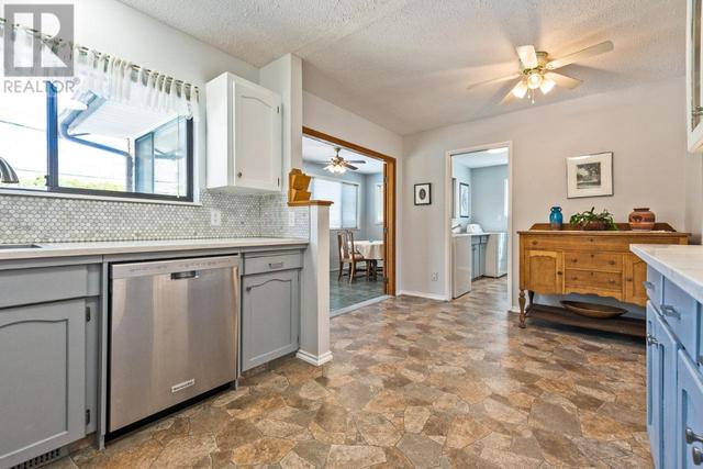 35 Bayview Crescent, House detached with 3 bedrooms, 2 bathrooms and 1 parking in Osoyoos BC | Image 10