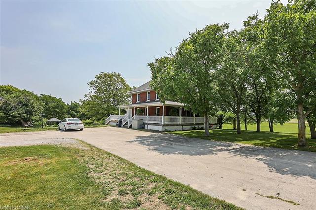 2374 Mewburn Road, Home with 4 bedrooms, 1 bathrooms and 15 parking in Niagara Falls ON | Image 45
