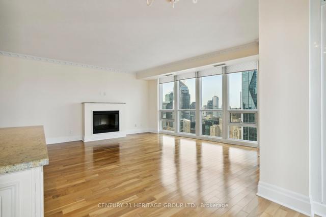 4203 - 16 Harbour St, Condo with 3 bedrooms, 2 bathrooms and 1 parking in Toronto ON | Image 2