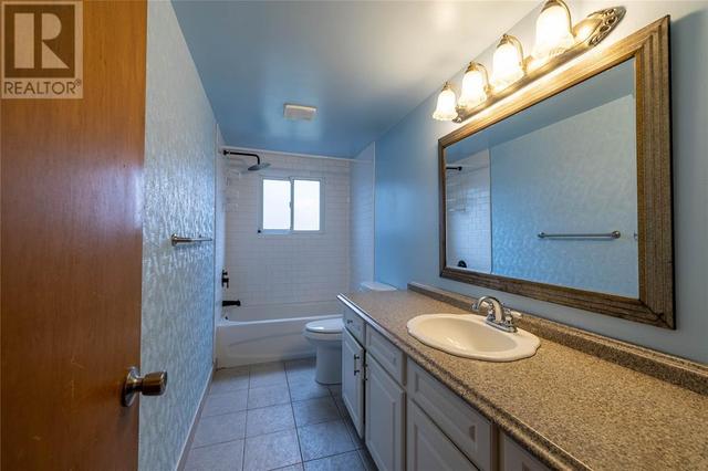 1151 Cambridge Crescent, House detached with 4 bedrooms, 1 bathrooms and null parking in Sarnia ON | Image 14