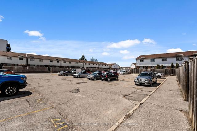 167 - 120 Nonquon Rd, Townhouse with 3 bedrooms, 1 bathrooms and 1 parking in Oshawa ON | Image 12