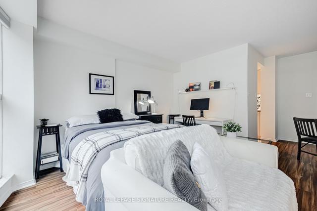 903 - 77 Harbour Sq, Condo with 0 bedrooms, 1 bathrooms and 1 parking in Toronto ON | Image 21