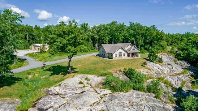 1350 Kilworthy Rd, House detached with 2 bedrooms, 3 bathrooms and 26 parking in Gravenhurst ON | Image 1