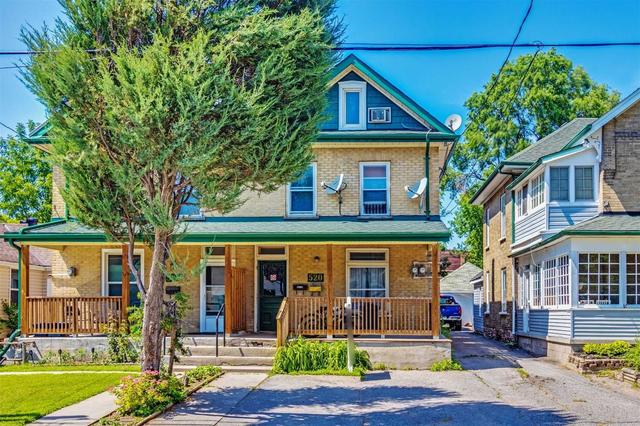 520 Chamberlain St, House semidetached with 5 bedrooms, 2 bathrooms and 2 parking in Peterborough ON | Image 1