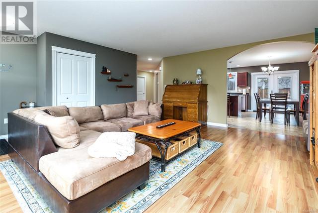 2856 Muir Rd, House detached with 3 bedrooms, 2 bathrooms and 4 parking in Courtenay BC | Image 11