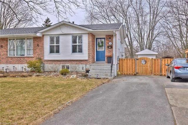 36 Oakmeadow Pl, House semidetached with 2 bedrooms, 2 bathrooms and 2 parking in St. Catharines ON | Image 1