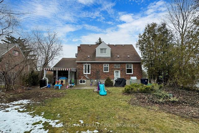 1 Calderon Cres, House detached with 3 bedrooms, 3 bathrooms and 7 parking in Toronto ON | Image 16