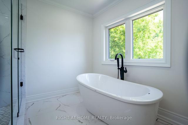 29 Brampton Rd, House detached with 4 bedrooms, 5 bathrooms and 3 parking in Toronto ON | Image 11