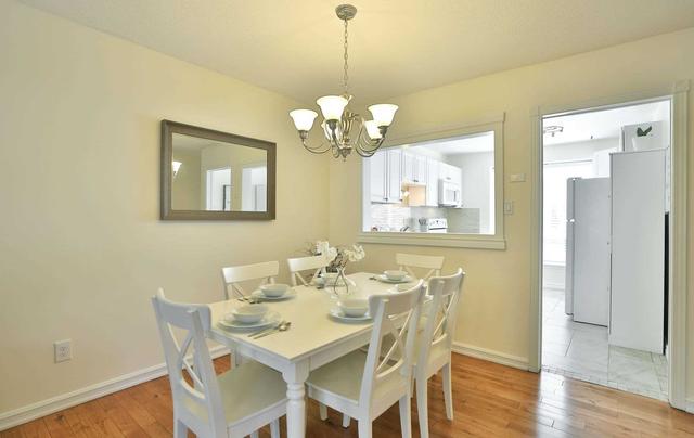 33 Guildford Cres, Townhouse with 3 bedrooms, 2 bathrooms and 2 parking in Brampton ON | Image 22