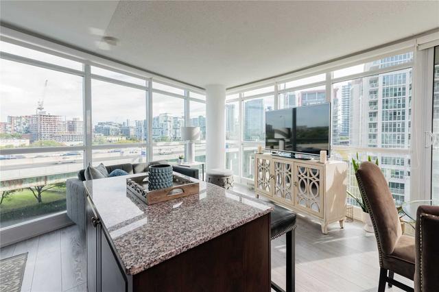 963 - 209 Fort York Blvd, Condo with 2 bedrooms, 1 bathrooms and 1 parking in Toronto ON | Image 3