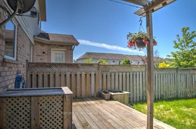 20 Inlet Bay Dr, House attached with 3 bedrooms, 3 bathrooms and 2 parking in Whitby ON | Image 9