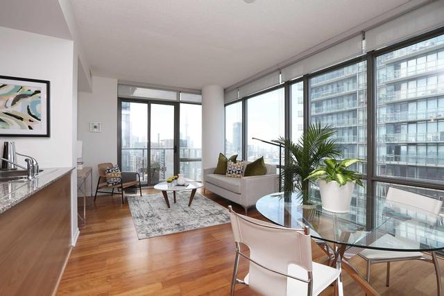 3402 - 37 Grosvenor St, Condo with 1 bedrooms, 1 bathrooms and 1 parking in Toronto ON | Image 4