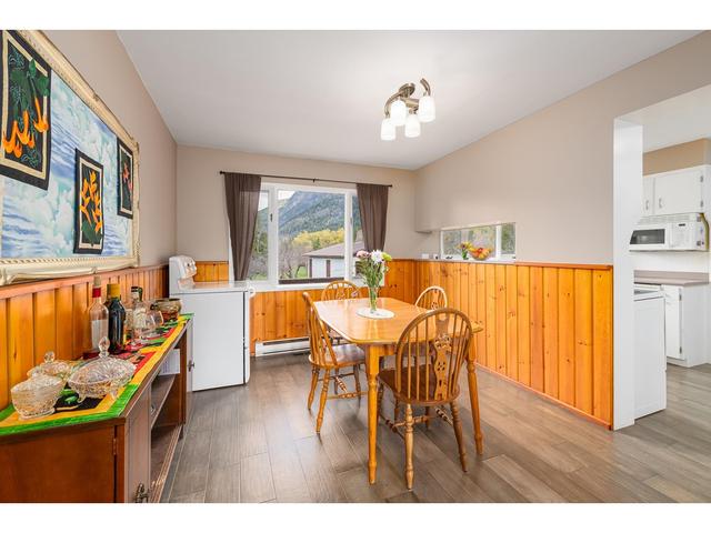 4856 32nd Street, House detached with 3 bedrooms, 2 bathrooms and 2 parking in Central Kootenay B BC | Image 8