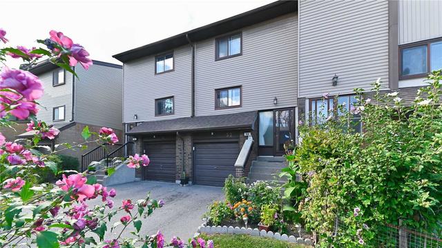 52 Carleton Pl, Townhouse with 3 bedrooms, 2 bathrooms and 2 parking in Brampton ON | Image 12