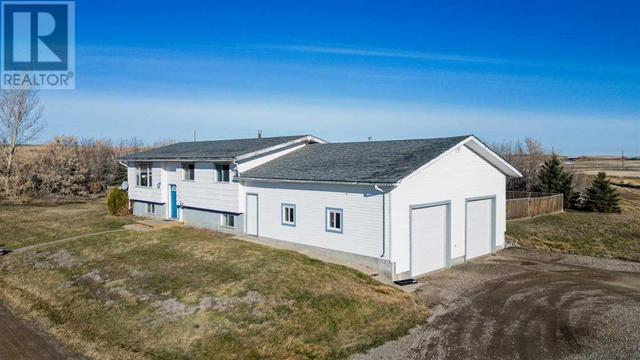 53029 Rr 224, House detached with 4 bedrooms, 2 bathrooms and null parking in Cardston County AB | Image 2