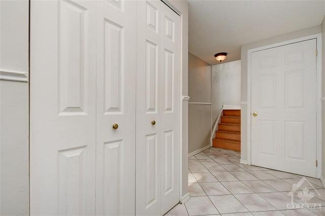 236 Romulus Private, Townhouse with 3 bedrooms, 2 bathrooms and 2 parking in Ottawa ON | Image 3