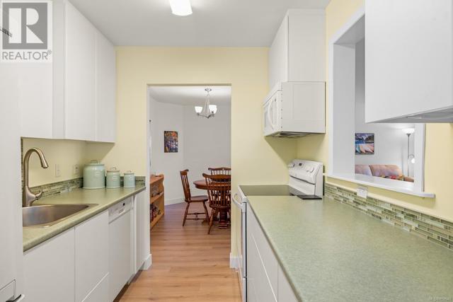 215 - 1149 Rockland Ave, Condo with 2 bedrooms, 2 bathrooms and 1 parking in Victoria BC | Image 16