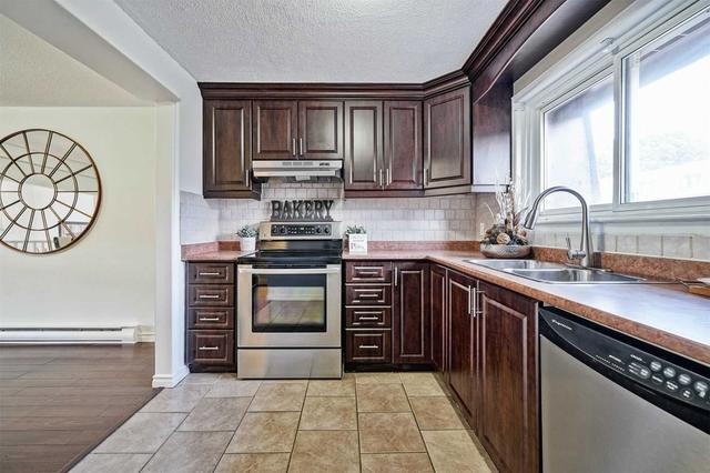 44 - 20 Briar Path Crt, Townhouse with 4 bedrooms, 2 bathrooms and 3 parking in Brampton ON | Image 11