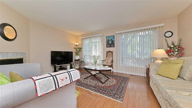 52 Carleton Pl, Townhouse with 3 bedrooms, 2 bathrooms and 2 parking in Brampton ON | Image 25