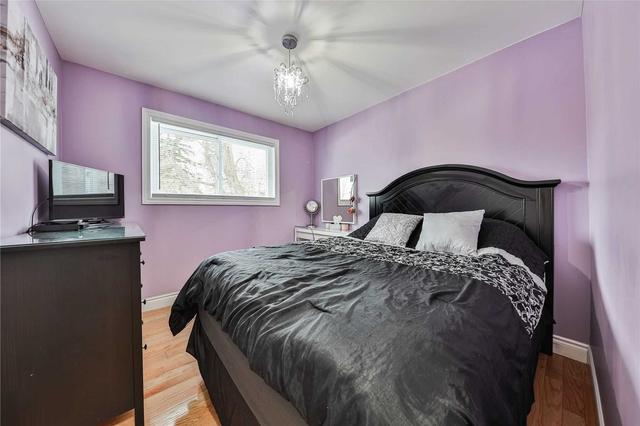 1414 Tyneburn Cres, House semidetached with 3 bedrooms, 2 bathrooms and 5 parking in Mississauga ON | Image 10