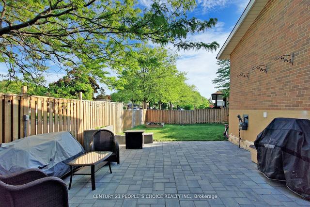 2366 Padstow Cres, House semidetached with 3 bedrooms, 2 bathrooms and 6 parking in Mississauga ON | Image 24
